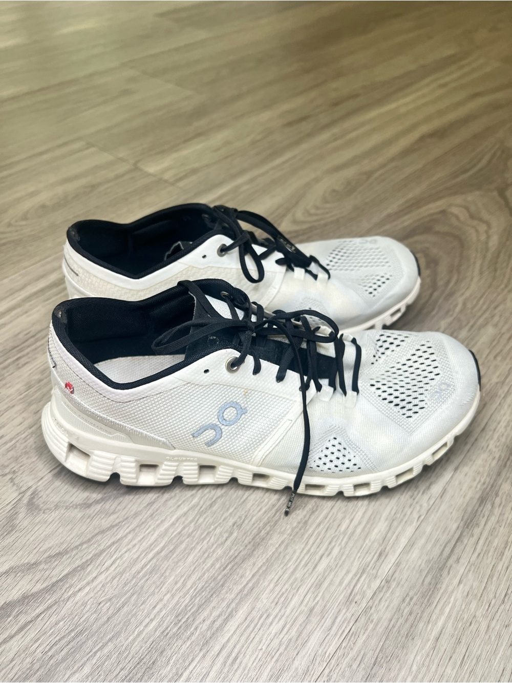 On Cloud X Running Outdoor Shoes, Women's Sz 10 (White/Black) *FAIR FLAWS